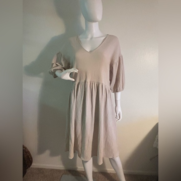 ZARA Beige Loose-Fitting Textured Shift V-Neck Dress - Picture 2 of 9